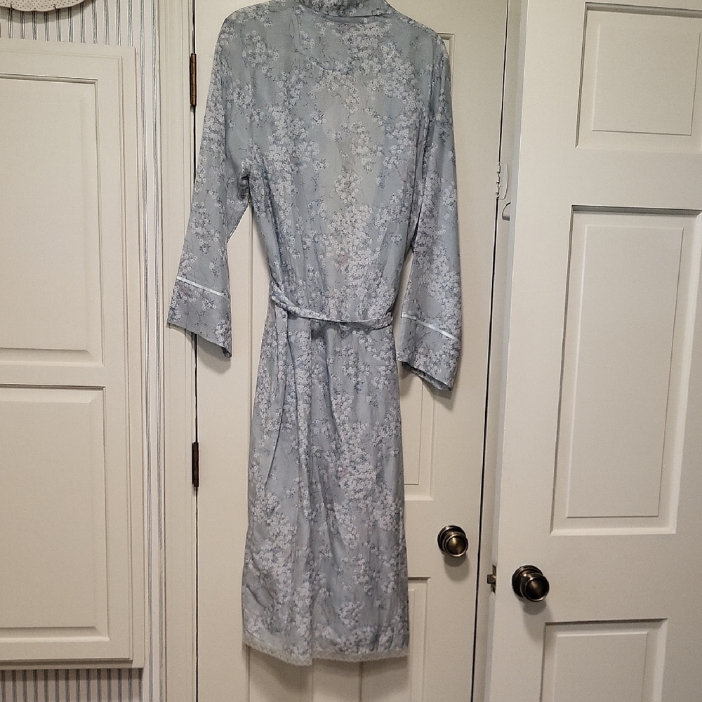 In Bloom Floral Lace Robe in Light Blue - Picture 5 of 5